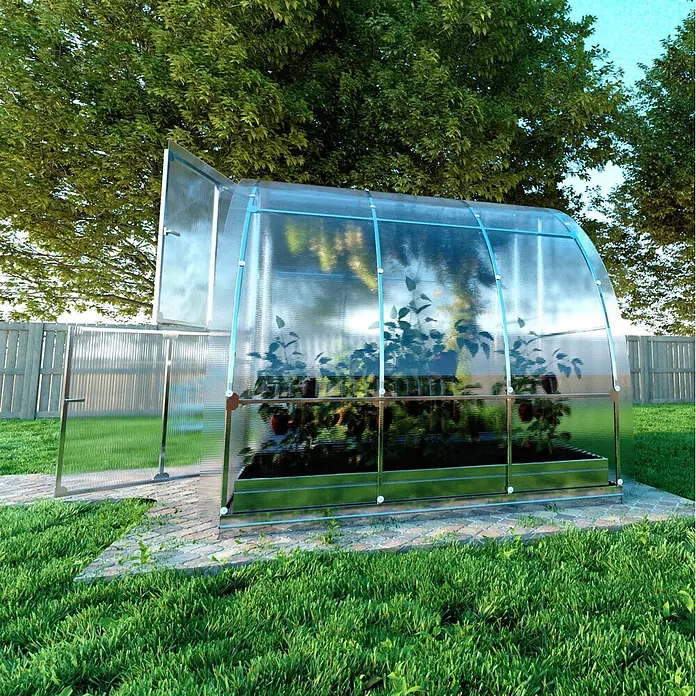 Klasika Greenhouses Gewächshaus Tube Klasika - Außenmaß inkl. Dachüberstand (B x T): 300 x 200 cm, Material Seitenwand: Kunststoff, 4 mm, Silbergrau - Transparentes bogenförmiges Garten-Gewächshaus mit Metallrahmen, das Topfpflanzen auf einem gepflasterten Weg beherbergt.