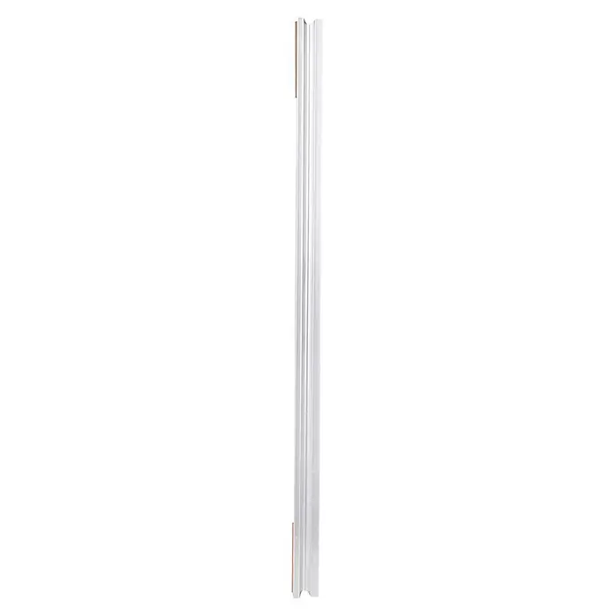 Rahmenspiegel Sonja - 55 x 70 cm, Silber, Holz - Weiße geriffelte Zierleiste mit brauner Kante, ein dekoratives Bauelement.