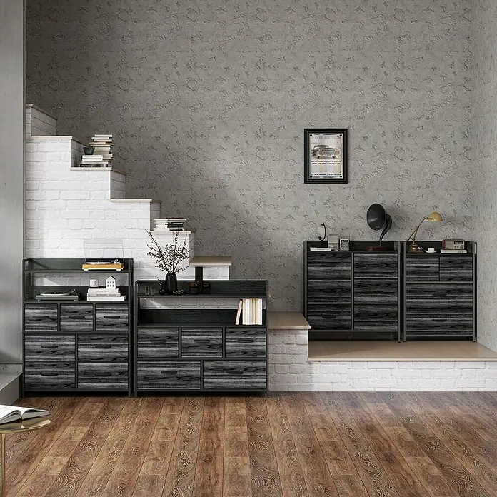 Homcom Kommode 1-teilig - L x B x H: 60 x 29 x 85 cm, Schwarz, grau, Anzahl Schubladen: 4 Stk. - Modulare schwarze Holzmaserung-Aufbewahrungseinheiten mit dunklen Metallrahmen unter einer weißen Ziegeltreppe, mit Büchern und Deko.