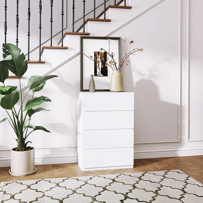 Homcom Kommode 1-teilig - L x B x H: 55 x 33 x 80 cm, Weiß, Anzahl Schubladen: 4 Stk. - Weißer Kommode mit vier Schubladen, stilvoll unter einer Treppe mit Pflanze, Bild und Vasen, bietet funktionalen Stauraum.
