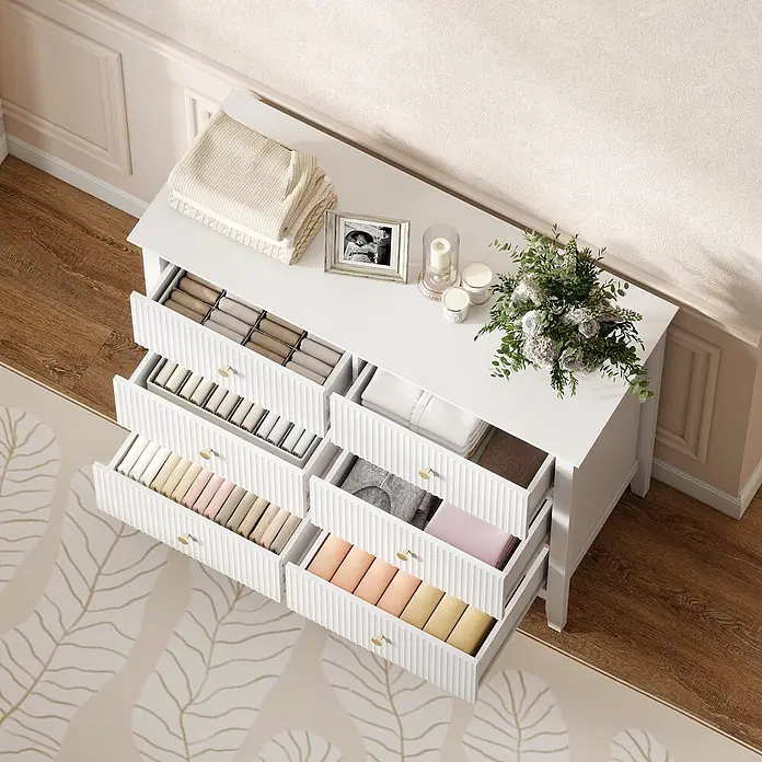 Homcom Kommode 2-teilig - L x B x H: 100 x 40 x 78 cm, Weiß, Anzahl Schubladen: 6 Stk. - Weiße geriffelte Kommode mit goldfarbenen Griffen, zeigt offene Schubladen mit ordentlich gefalteter Kleidung und Accessoires.
