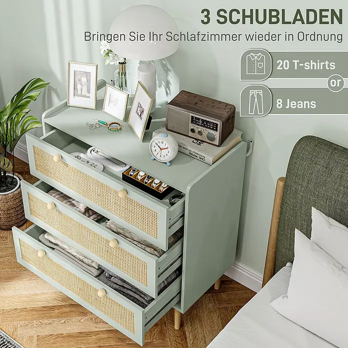 Homcom Kommode 1-teilig - L x B x H: 80 x 40 x 87,5 cm, Grün, gelb, Anzahl Schubladen: 3 Stk. - Hellgrüne Kommode mit drei geflochtenen Rattanschubladen, teilweise geöffnet mit Kleidung. Bietet Platz für 20 T-shirts oder 8 Jeans.