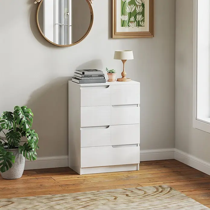 Homcom Kommode 1-teilig - L x B x H: 60 x 40 x 85 cm, Weiß, Anzahl Schubladen: 4 Stk. - Weiße Hochglanz-Kommode mit sechs Schubladen und Griffmulden, dekoriert mit Büchern und einer Lampe in einem modernen Raum.