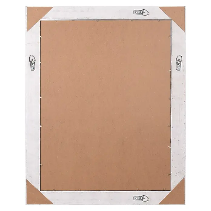 Rahmenspiegel Sonja - 55 x 70 cm, Silber, Holz - Rückseite eines weißen Holzbilderrahmen mit brauner Rückwand, Hängevorrichtung und Metallklammern.