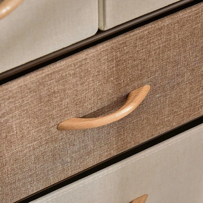 Homcom Kommode 1-teilig - L x B x H: 58 x 29 x 99 cm, Mehrfarbig, Anzahl Schubladen: 5 Stk. - Nahaufnahme einer beigefarbenen Stoffschublade mit geschwungenem Holzgriff, Teil einer Aufbewahrungseinheit.