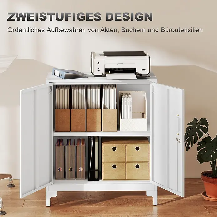Homcom Metall-Mehrzweckschrank 1-teilig - Weiß - Weißer Metall-Büroschrank mit zwei geöffneten Türen, der Akten, Bücher und Bürobedarf organisiert. Ein Drucker steht darauf.