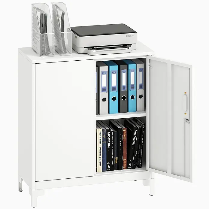 Homcom Metall-Mehrzweckschrank 1-teilig - Weiß - Weißer Metallschrank mit Drucker und zwei Aktenhaltern oben, innen Ordner und Bücher, eine Tür offen.