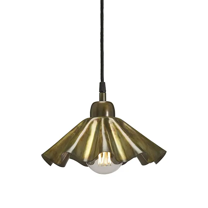 PR Home Pendelleuchte Aira - 240 W, E27 - Wellenförmige Pendelleuchte aus antikem Messing mit sichtbarer Glühfadenbirne und schwarzem Kabel.