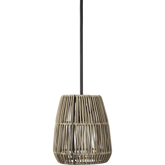 PR Home Pendelleuchte 18cm Outdoor - 15 W, E27 - Geflochtene beigefarbene Pendelleuchte mit konischem, offenem Rattanschirm und dunklem Aufhängekabel.
