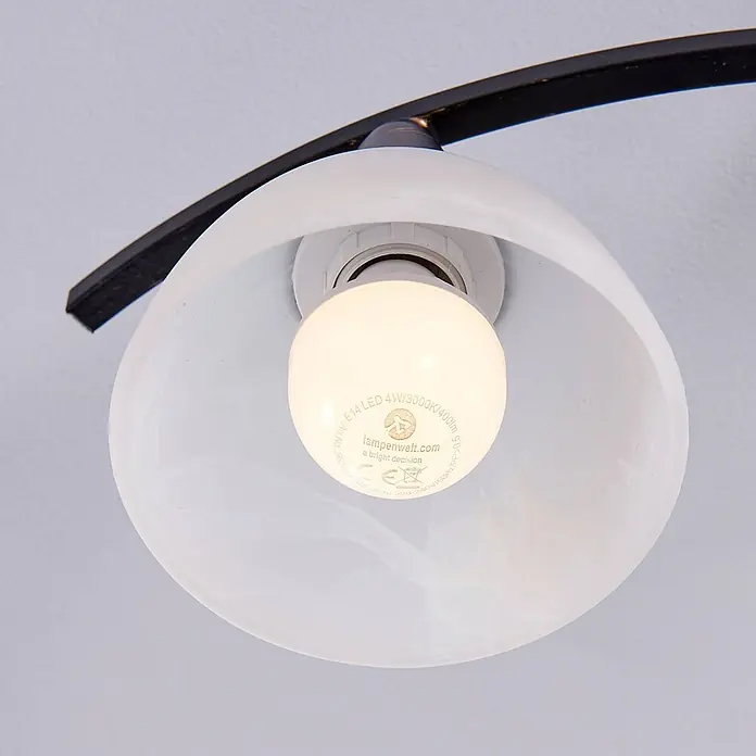 Lindby Deckenleuchte Della - schwarz, E14 - Deckenleuchte mit durchscheinendem weißem Glasschirm und schwarzem, gebogenem Metallarm, mit E14 LED-Leuchtmittel.