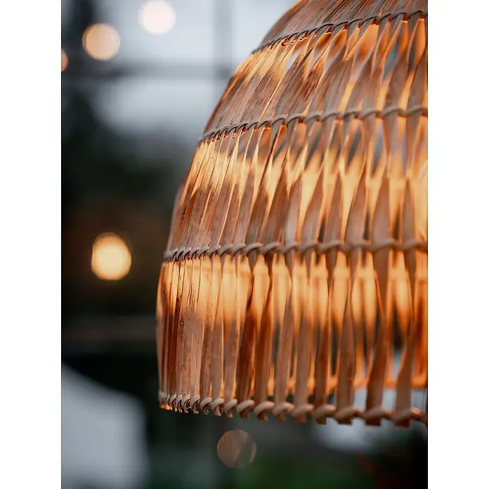PR Home Pendelleuchte Outdoor - 40 W, E27 - Geflochtener Lampenschirm aus Naturmaterial, leuchtend mit warmem Licht.