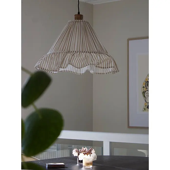 PR Home Pendelleuchte Estrid - 40 W, E27 - Plissierter Stofflampenschirm mit braun-weißen Streifen und Holzoberteil.