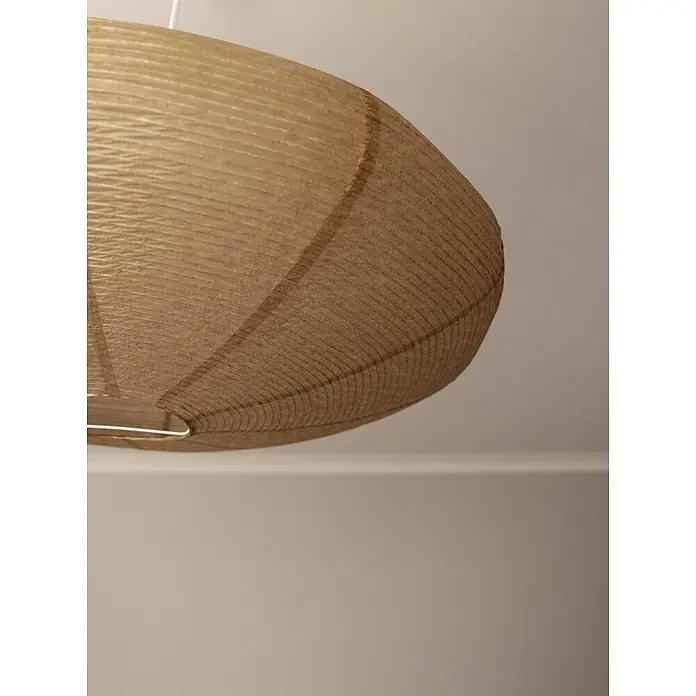 PR Home Pendelleuchte Lampenschirm beige -  - Hellbrauner, gerippter ovaler Lampenschirm aus Papier oder Stoff, von der Decke hängend.