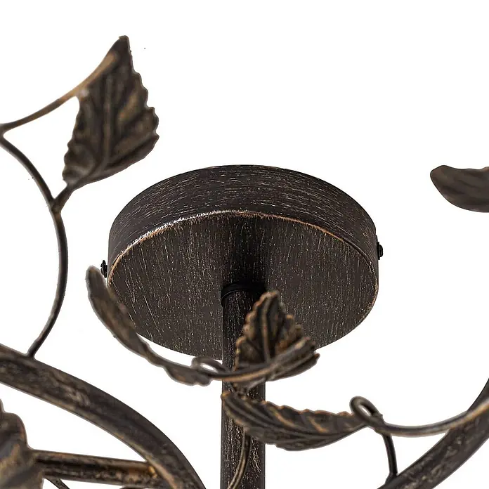 Lindby Deckenleuchte Yos - schwarz, E14 - Nahaufnahme einer dunkelbraunen Deckenhalterung für eine Leuchte, mit gebürsteter Metalltextur und dekorativen Metallblättern.
