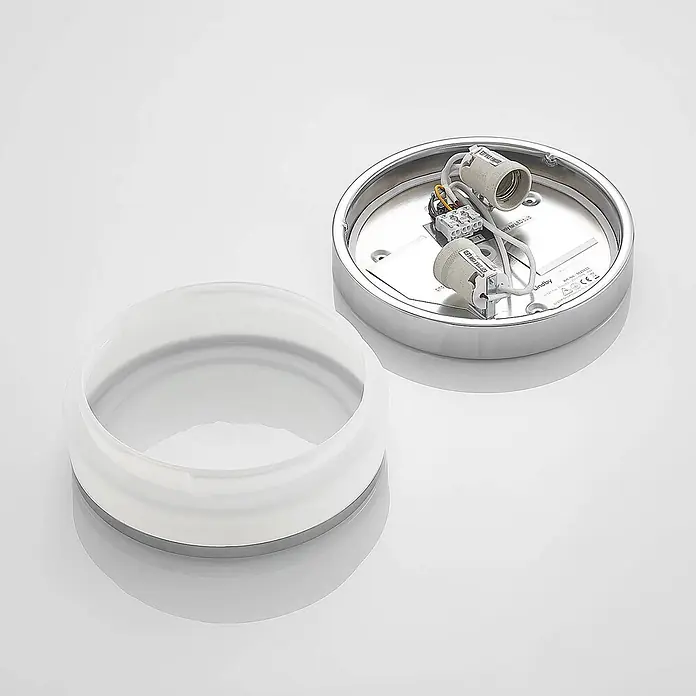 Lindby Deckenleuchte Flavi - L x B x H: 23 x 23 x 9 cm, chrom / silber, E27 - Zerlegte runde Deckenleuchte. Chromfarbene Basis mit zwei E27 LED-Fassungen und weißem, lichtdurchlässigem Diffusor.