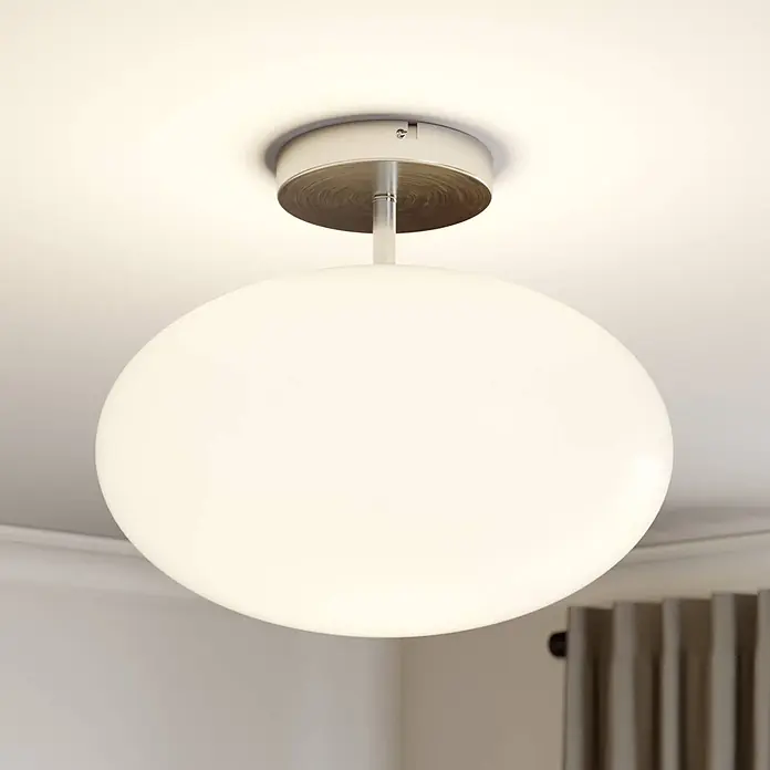 Lindby Deckenlampe in nickel satiniert, weiß, Deckenleuchte rund -  - Eine moderne Deckenleuchte mit weißem Kugel-Diffusor und gebürsteter Metallbasis.