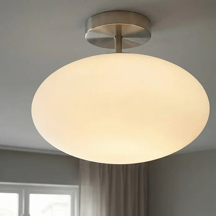 Lindby Deckenlampe in nickel satiniert, weiß, Deckenleuchte rund -  - Ovale Deckenleuchte aus mattiertem Glas mit satinierter Nickelbasis, spendet warmes, diffuses Licht von der Decke.