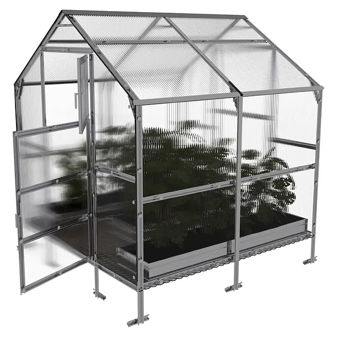 Klasika Greenhouses Gewächshaus Bernard Klasika - Außenmaß inkl. Dachüberstand (B x T): 235 x 200 cm, Material Seitenwand: Kunststoff, 4 mm, Silbergrau - Grau gerahmtes Gewächshaus mit transparenten Wellplattenwänden und -dach, offener Tür und grünen Pflanzen darin, auf Beinen stehend.