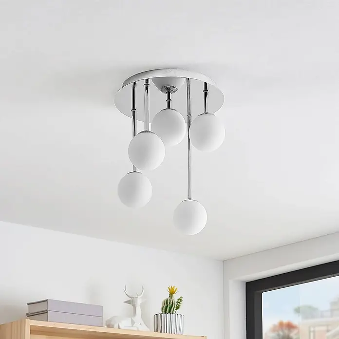 Lindby Deckenleuchte Chrissy - L x B x H: 27 x 27 x 33 cm, chrom / silber, G9 - Deckenleuchte aus Chrom mit fünf hängenden weißen Kugeldiffusoren.