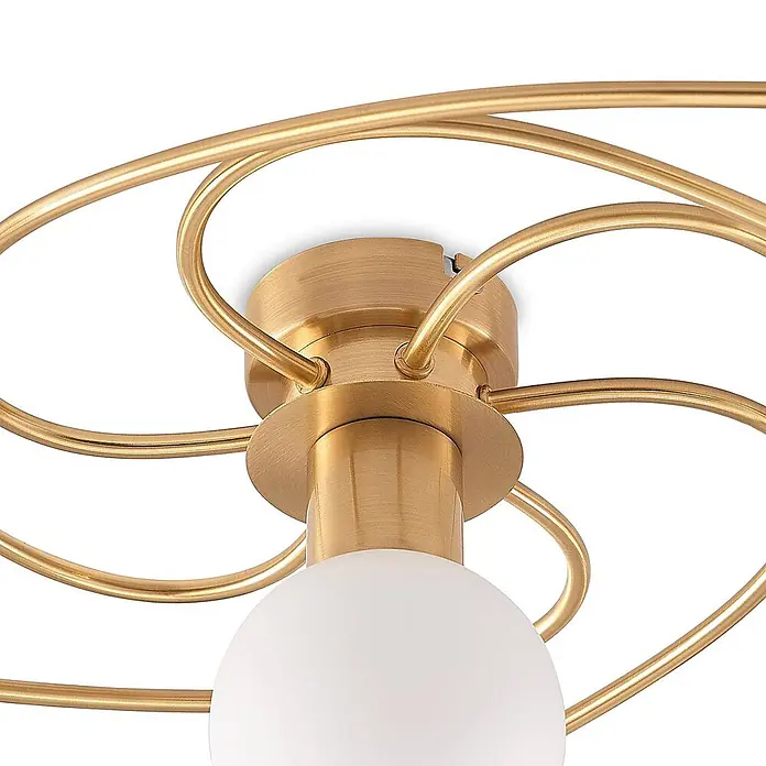 Lindby Deckenleuchte Ciala - messing / gold, E14 - Goldene Deckenleuchte mit geschwungenen Metallstäben und weißer Kugelbirne.