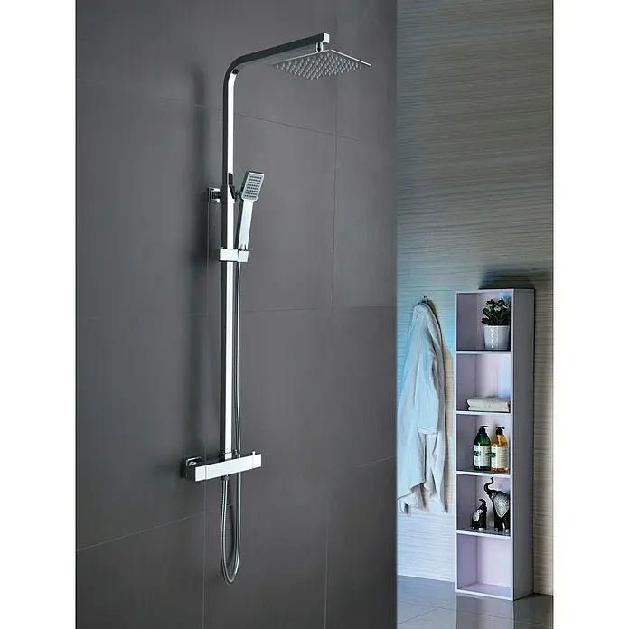Imex Sistema de ducha Vigo - Con grifo termostático, Cromo - Moderno cabezal de ducha con diseño cuadrado. El cabezal de ducha es cromado y tiene una ducha de mano. El diseño es minimalista y moderno.