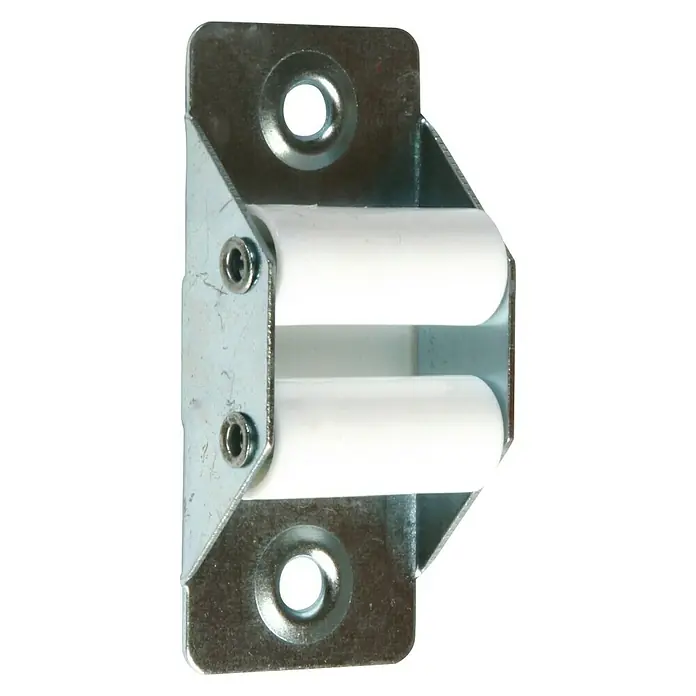 Polea para persianas - Anchura de la correa: 14 mm - Primer plano de un soporte de metal para fregonas y escobas con dos rodillos de goma blanca para montaje en pared.