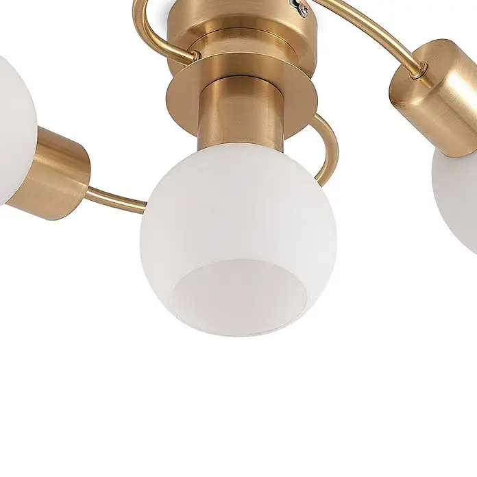 Lindby Deckenleuchte Ciala - messing / gold, E14 - Messingdeckenleuchte mit mehreren weißen kugelförmigen Glasschirmen.