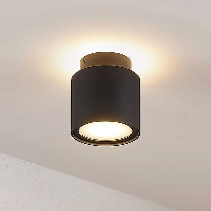 Arcchio Deckenstrahler Walisa - schwarz, schwarz, GU10 - Zylindrische schwarze Deckenleuchte mit Goldfuß, spendet warmes Licht nach oben und unten.