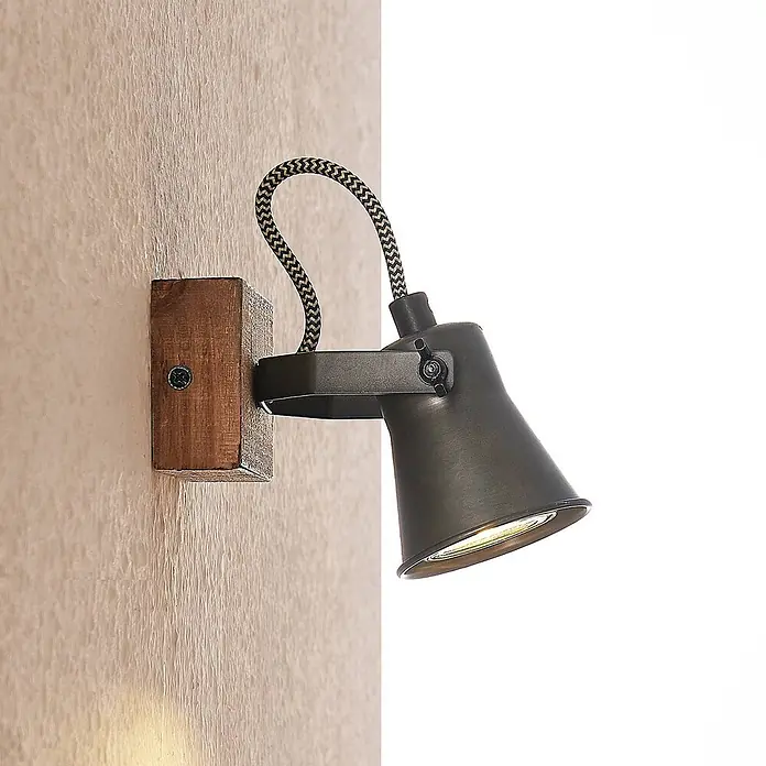 Lindby Deckenstrahler Grandesa - Holz dunkel, schwarz, GU10 - Wandleuchte aus dunklem Metall mit geflochtenem Kabel auf Holzblock, mit verstellbarem Strahler.