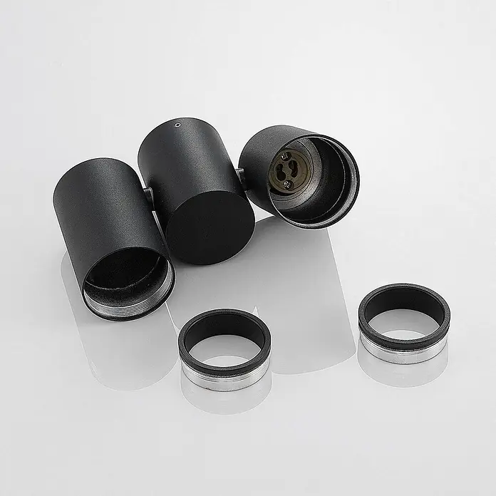 Arcchio Deckenstrahler Gesina - L x B x H: 17,5 x 5,7 x 11,5 cm, schwarz, schwarz, GU10 - Zerlegte schwarze zylindrische Leuchtenkomponenten mit Lampenfassung und zwei silbernen Ringen.