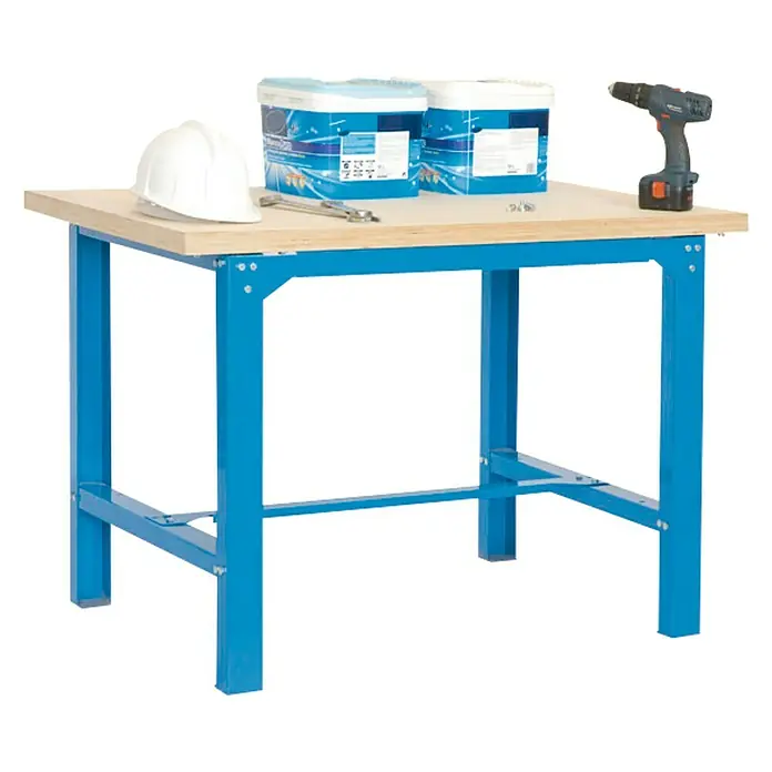 Simonrack Simonwork Banco de trabajo BT6 - L x An: 75 x 120 cm, Altura de trabajo: 86,5 cm, Carga soportada: 600 kg, Azul - Banco de trabajo con patas metálicas azules y una tabla de madera clara, con un casco, botes de pintura, una llave inglesa y un taladro inalámbrico.