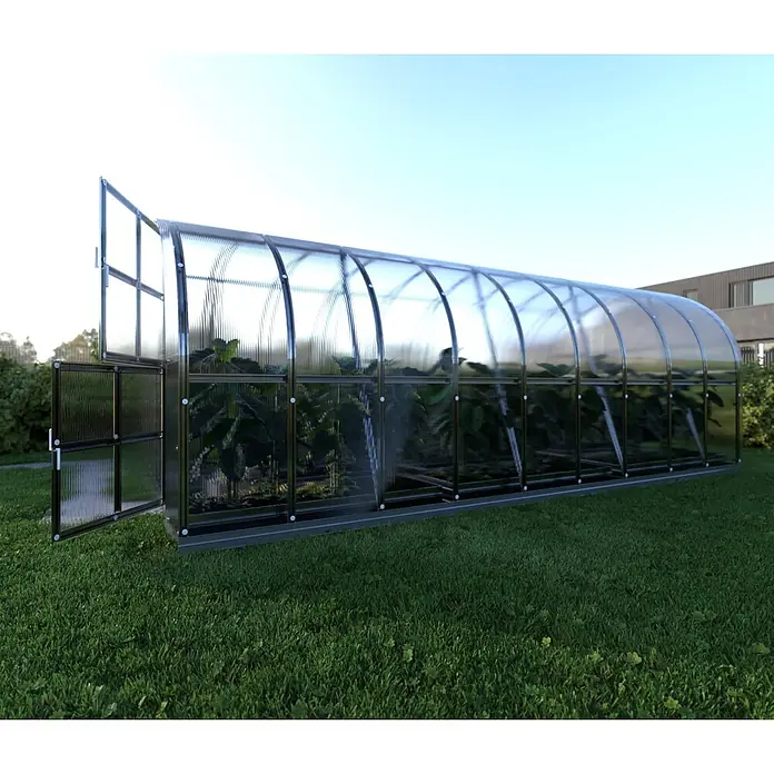 Klasika Greenhouses Gewächshaus Arch Klasika - Außenmaß inkl. Dachüberstand (B x T): 300 x 600 cm, Material Seitenwand: Kunststoff, 4 mm, Silbergrau - Ein langes Tunnelgewächshaus aus durchsichtigem Wellkunststoff mit dunklem Metallrahmen und offener Tür.