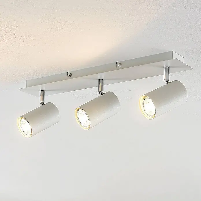 Lindby Deckenstrahler Joffrey - L x B x H: 49 x 9,5 x 16,5 cm, weiß / opal, weiß / opal, GU10 - Mattweiße Deckenleuchte mit drei verstellbaren zylindrischen Strahlern und Chrom-Akzenten.