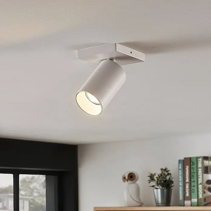 Arcchio Deckenstrahler Brinja - L x B x H: 12,5 x 11 x 9 cm, weiß / opal, weiß / opal, GU10 - Weißer, verstellbarer LED-Deckenstrahler, der schräg nach unten zur Beleuchtung eines Raumes montiert ist.