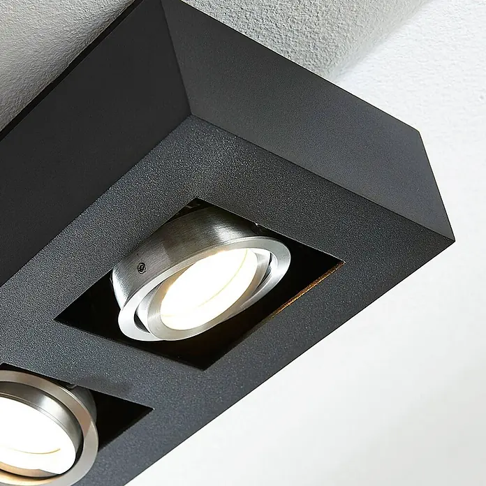 Arcchio Deckenstrahler Vince - L x B x H: 25 x 14 x 8,5 cm, schwarz, schwarz, GU10 - Schwarze rechteckige Deckenleuchte mit strukturierter Oberfläche und zwei verstellbaren Strahlern aus gebürstetem Metall, die warmweißes Licht abgeben.