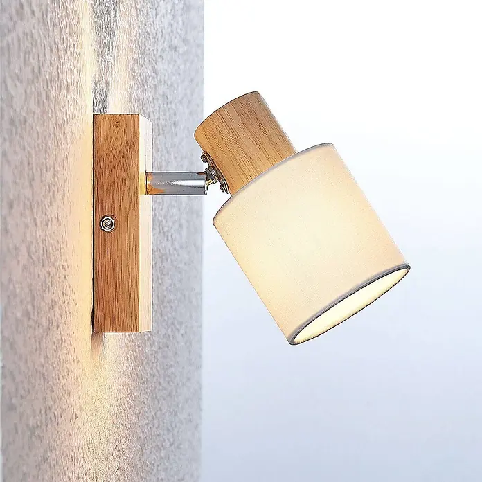 Lindby Deckenstrahler Wanessa - Holz hell, E14 - Verstellbarer Wandstrahler mit Naturholzsockel, Chromgelenk und hellem Stoffschirm.