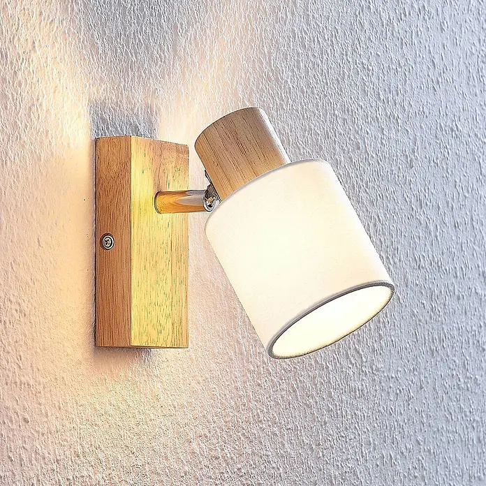 Lindby Deckenstrahler Wanessa - Holz hell, E14 - Wandstrahler mit Holzsockel und verstellbarem weißem Stoffschirm, warmes Licht spendend.