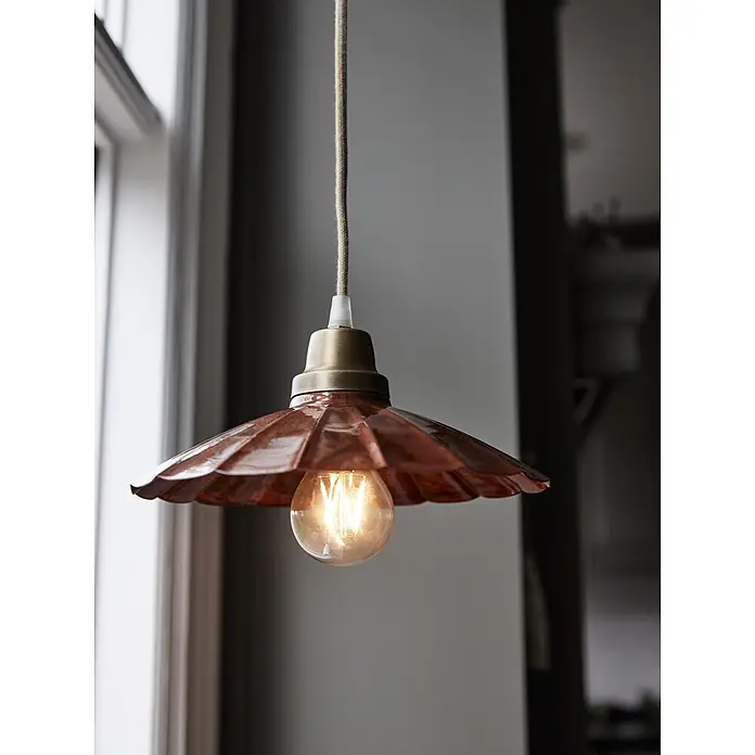 PR Home Pendelleuchte Ester - 25 W, E27 - Hängeleuchte mit rustikalem kupferfarbenem, gewelltem Schirm, Messingfassung und leuchtender Edison-Glühbirne.