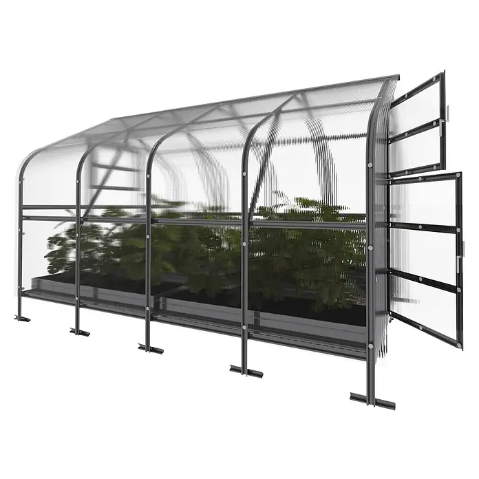 Klasika Greenhouses Gewächshaus Drop Klasika - Außenmaß inkl. Dachüberstand (B x T): 250 x 400 cm, Material Seitenwand: Kunststoff, 4 mm, Silbergrau - Gewölbtes Polycarbonat-Gewächshaus mit dunklem Rahmen, enthält grüne Pflanzen. Frontplatten sind geöffnet.