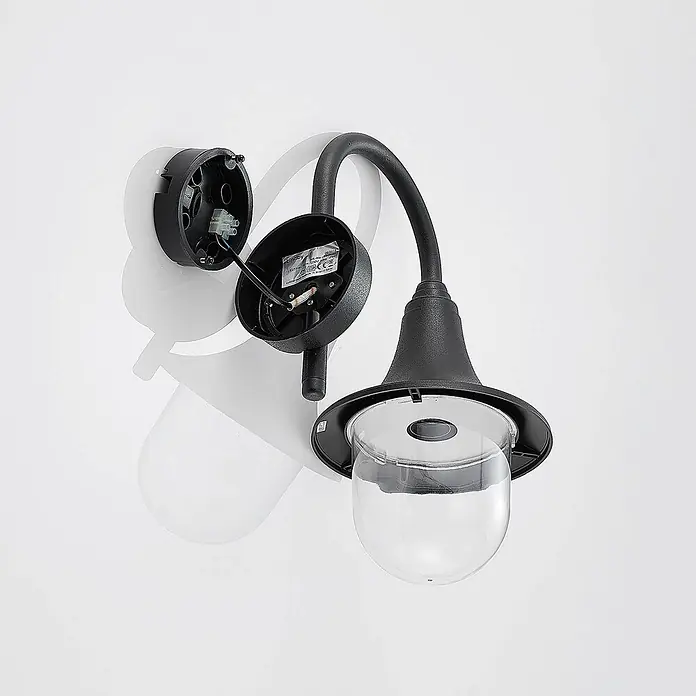 Lindby Außenwandleuchte Nalevi - 32,7 x 21,8 x 40,8 cm, schwarz, schwarz, IP44 - Schwarze Außenwandleuchte mit gebogenem Arm und klarer Kuppel, teilmontiert mit freiliegender Verkabelung.