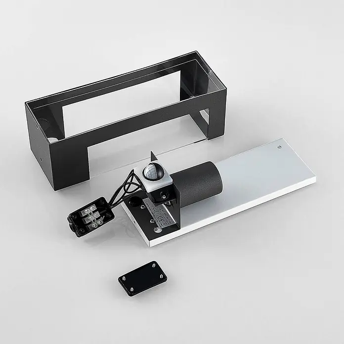 Lindby Außenwandleuchte Tilian - alu / grau / zink, alu / grau / zink, IP44 - Demontierte schwarze und silberne LED-Außenwandleuchte mit Bewegungsmelder und freiliegender Verkabelung.