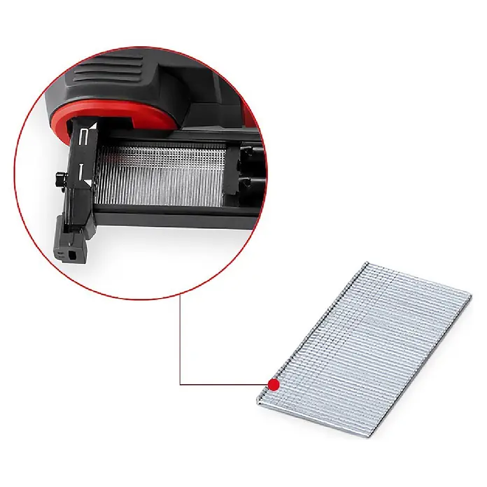 Einhell PXC 18V Clavadora de batería TE-CN 18/32 Li - Solo - 18 V, Sin batería, Longitud del clavo: 15 mm - 32 mm - Primer plano del cargador de una pistola de clavos con clavos plateados y una tira de clavos separada.