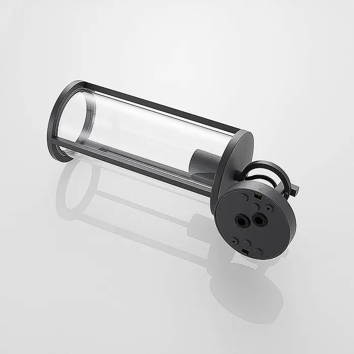 Lucande Außenwandleuchte Emmeline - 17,8 x 14,5 x 45 cm, schwarz, IP54 - Dunkelgrauer und transparenter zylindrischer Flüssigkeitsspender mit Wandhalterungsbasis.