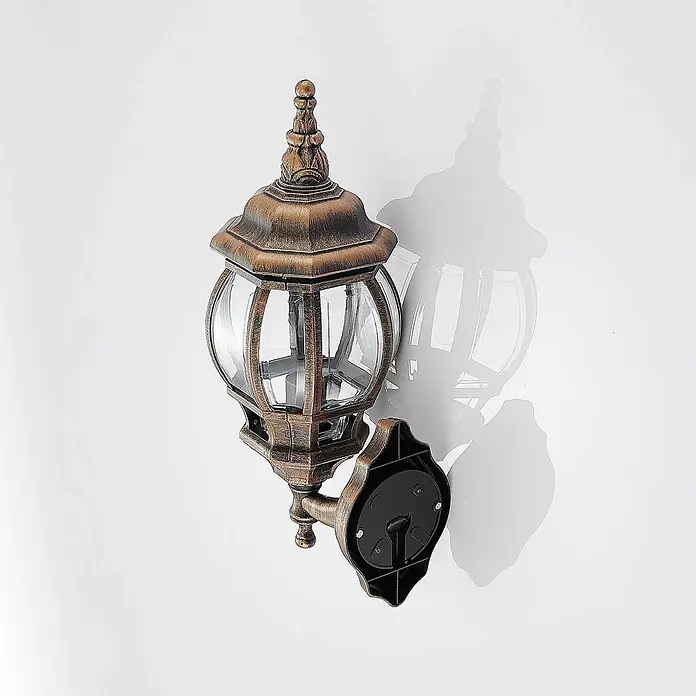 Lindby Außenwandleuchte Nadesha - messing / gold, messing / gold, IP44 - Eine klassische Wandleuchte für den Außenbereich mit Altbronze-Finish und klaren Glasscheiben.