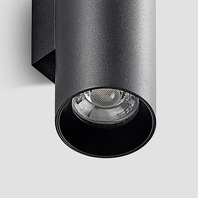 Arcchio Wandleuchte Brinja - L x B x H: 7,2 x 6 x 22,5 cm, schwarz, schwarz, GU10 - Matte schwarze zylindrische Wandleuchte mit strukturierter Oberfläche, die das Leuchtmittel in ihrem tiefen Gehäuse zeigt.