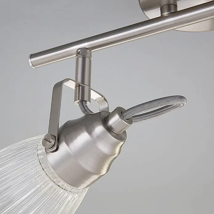 Lindby Wandleuchte Kara - alu / grau / zink, G9 - Deckenstrahler aus gebürstetem Metall mit geriffeltem Glas, an einer Schiene montiert.