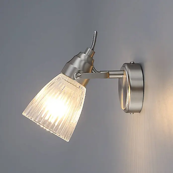 Lindby Wandleuchte Kara - L x B x H: 14 x 9 x 21 cm, alu / grau / zink, G9 - Verstellbarer Wandstrahler aus gebürstetem Silber mit geripptem Klarglas, strahlt warmes Licht aus.
