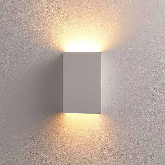 Lindby Wandleuchte Colja - weiß / opal, G9 - Weiße rechteckige Wandleuchte, die warmes Licht nach oben und unten wirft.
