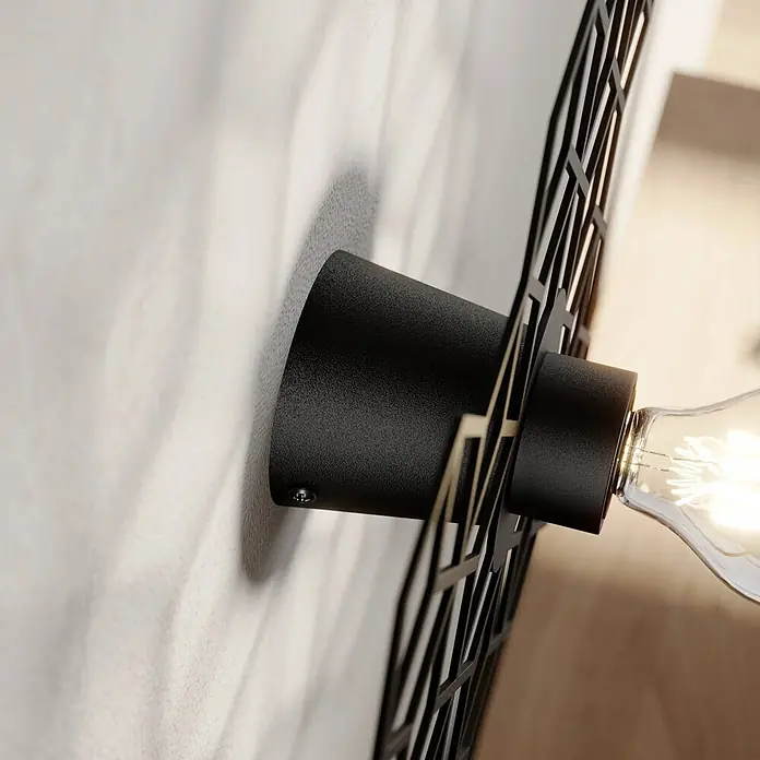 Lucande Wandleuchte Alexaru - L x B x H: 8,8 x 36,7 x 30,1 cm, schwarz, schwarz, E27 - Schwarze Wandleuchte aus Metall mit texturierter Halterung, Gittermuster-Schirm und beleuchteter Klarglasbirne.