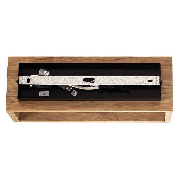 Envostar Wandleuchte Kubiko - L x B x H: 14 x 33 x 11 cm, Holz hell, Holz hell, G9 - Rückansicht einer hellbraunen Holz-Wandleuchte mit schwarzem Innengehäuse, silberner Montagehalterung und sichtbarer Verkabelung mit 'N'- und Erdungssymbolen.